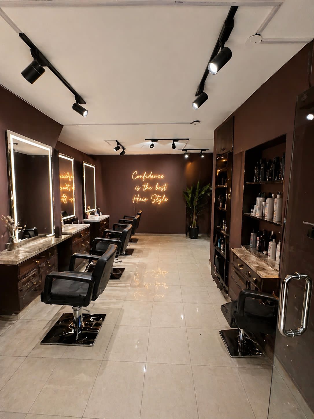 Inside the Samscales salon